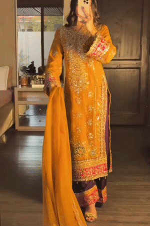 🌟 Golden Mustard Elegance – A Regal Blend of Tradition & Glamour 💛👑